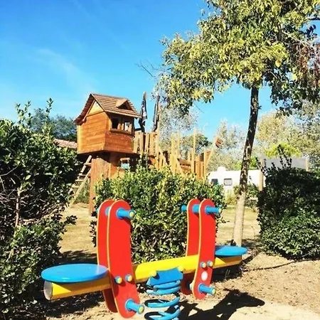 Wunderschoenes In Mit Gemeinschaftlichem Pool Und Terrasse
