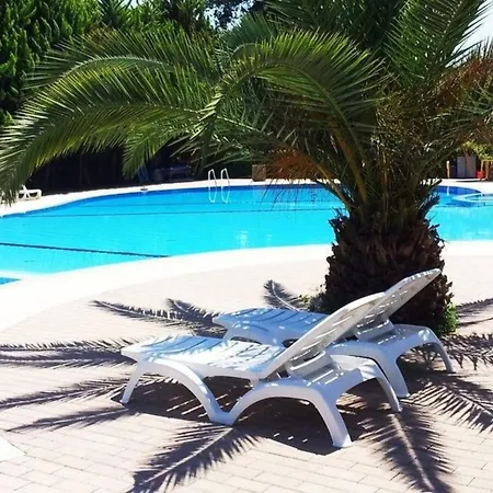 Wunderschoenes In Mit Gemeinschaftlichem Pool Und Terrasse *