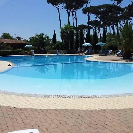 Wunderschoenes In Mit Gemeinschaftlichem Pool Und Terrasse Prázdninový dům Viareggio