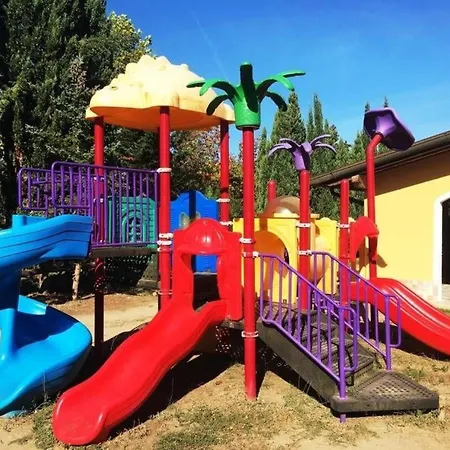 Wunderschoenes In Mit Gemeinschaftlichem Pool Und Terrasse 펜션
