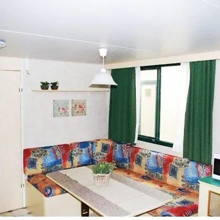Wunderschoenes In Mit Gemeinschaftlichem Pool Und Terrasse 펜션 *