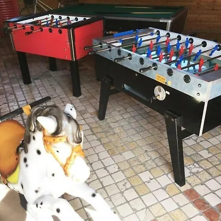 Wunderschoenes In Mit Gemeinschaftlichem Pool Und Terrasse 펜션