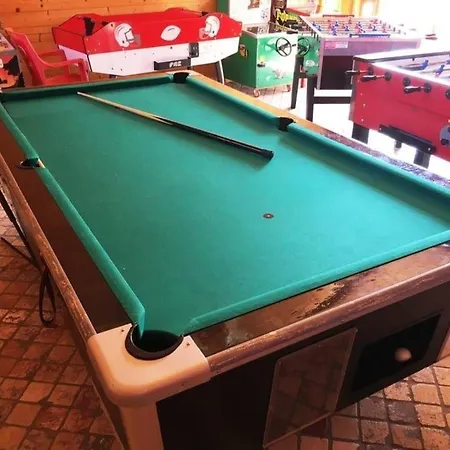 펜션 Wunderschoenes In Mit Gemeinschaftlichem Pool Und Terrasse 비아레지오